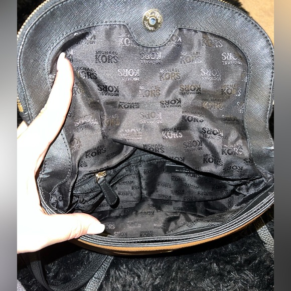 Michael Kors purse & wallet - Picture 4 of 12